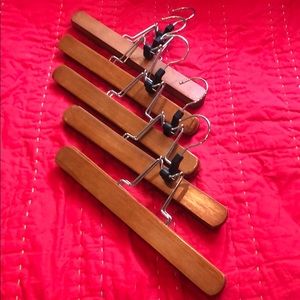 Set of 5 wooden hangers and 1 metal belt hanger.